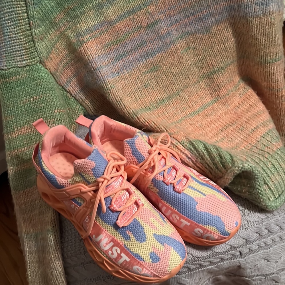 JUST SO SO Sneakers👟👟 - Picture 6 of 6